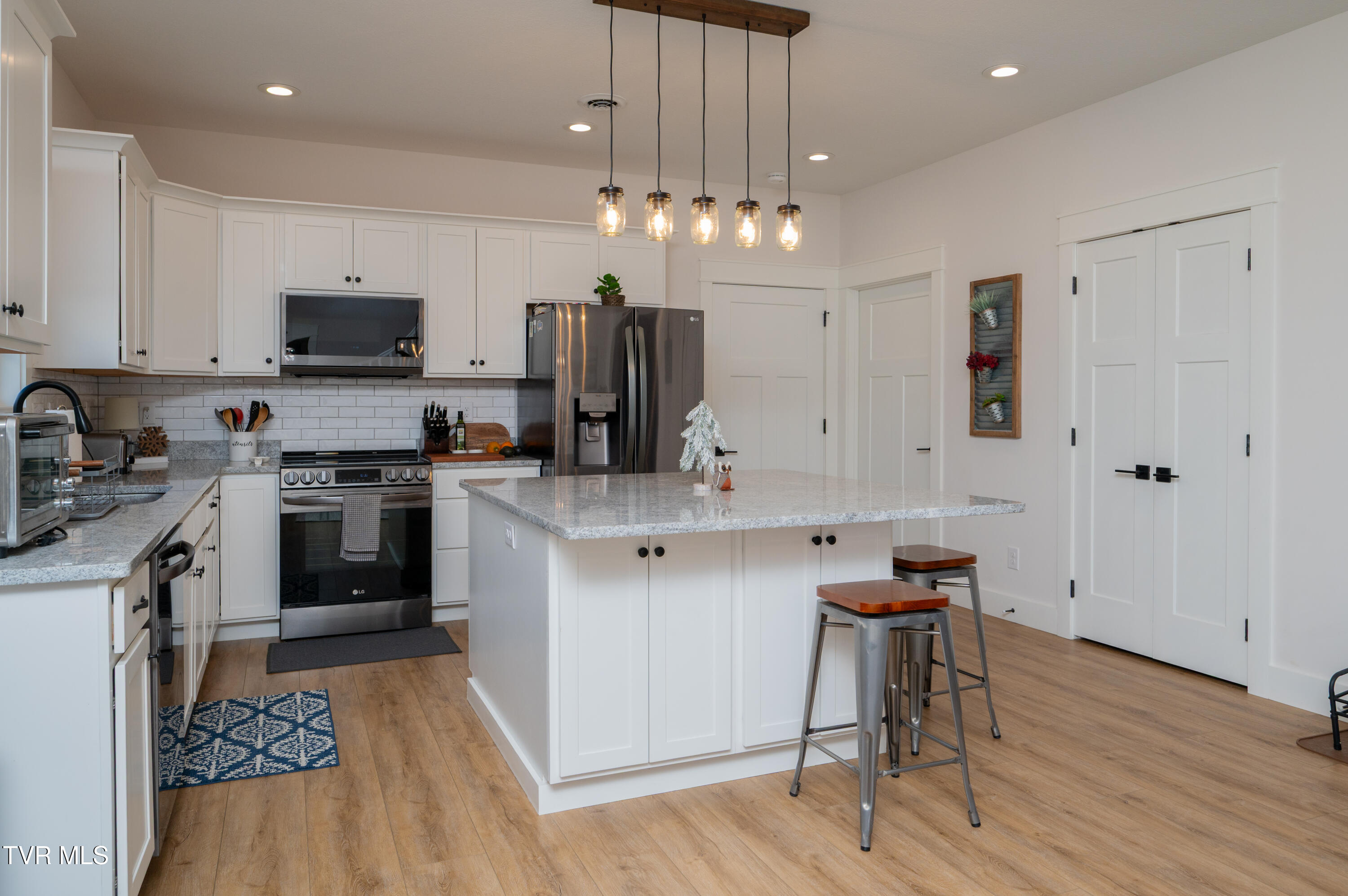 Greeneville, Tennessee, 37745, United States, 4 Bedrooms Bedrooms, ,3 BathroomsBathrooms,Residential,For Sale,2005652