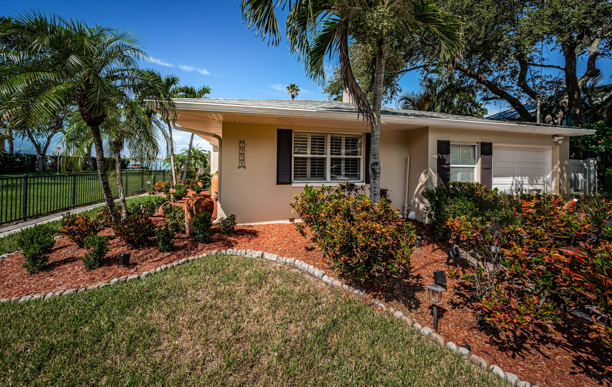 Clearwater, Florida, 33755, United States, 2 Bedrooms Bedrooms, ,2 BathroomsBathrooms,Residential,For Sale,1978253