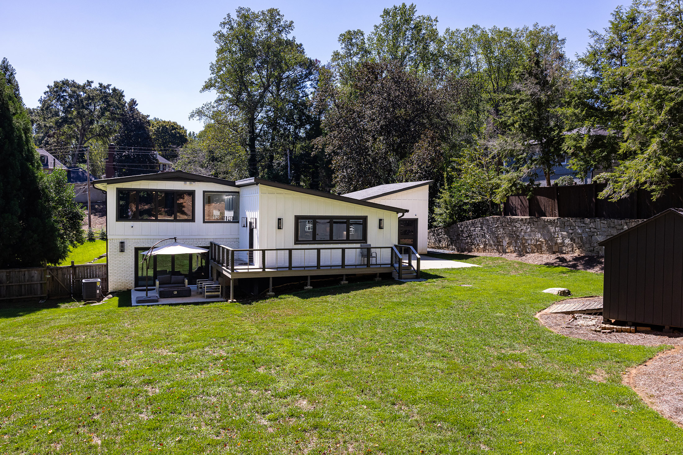  Beautifully Reimagined Mid-century Masterpiece Nestled in the Heart of Vinings - 物件實景