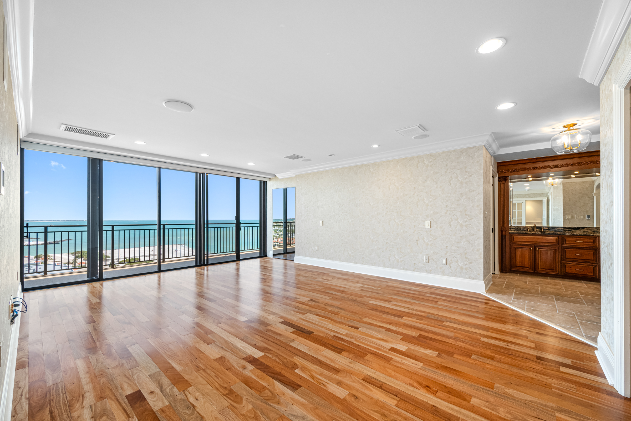 Treasure Island, Florida, 33706, United States, 2 Bedrooms Bedrooms, ,4 BathroomsBathrooms,Residential,For Sale,1830470