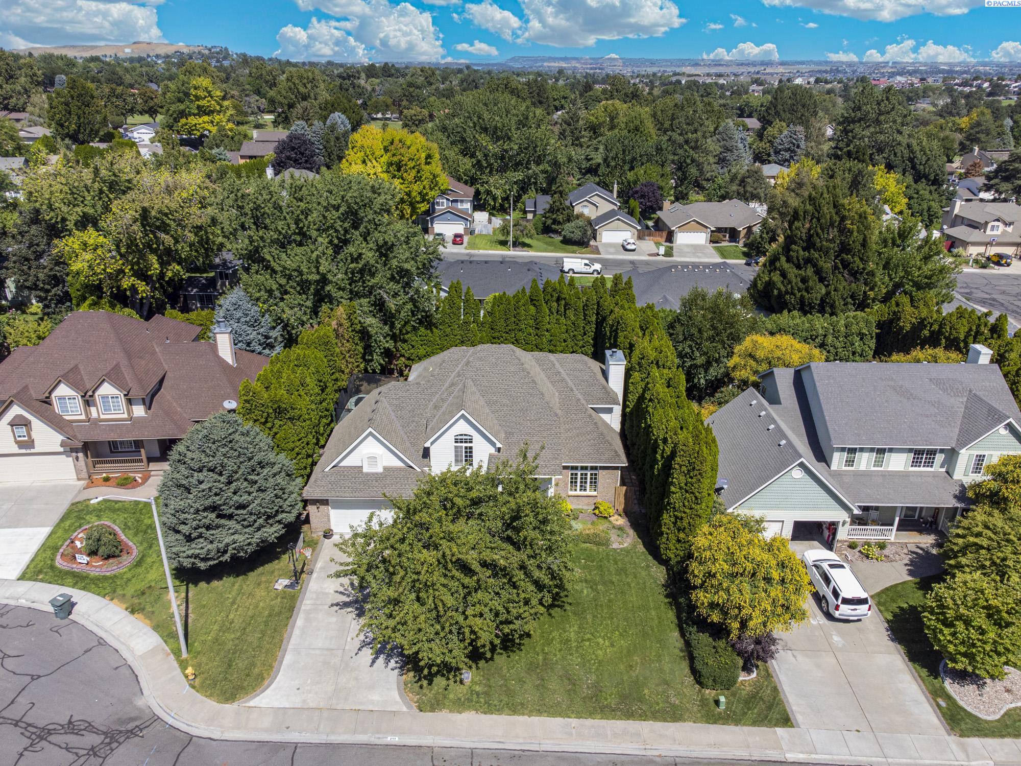 Richland, Washington, 99352, United States, 5 Bedrooms Bedrooms, ,4 BathroomsBathrooms,Residential,For Sale,1927234