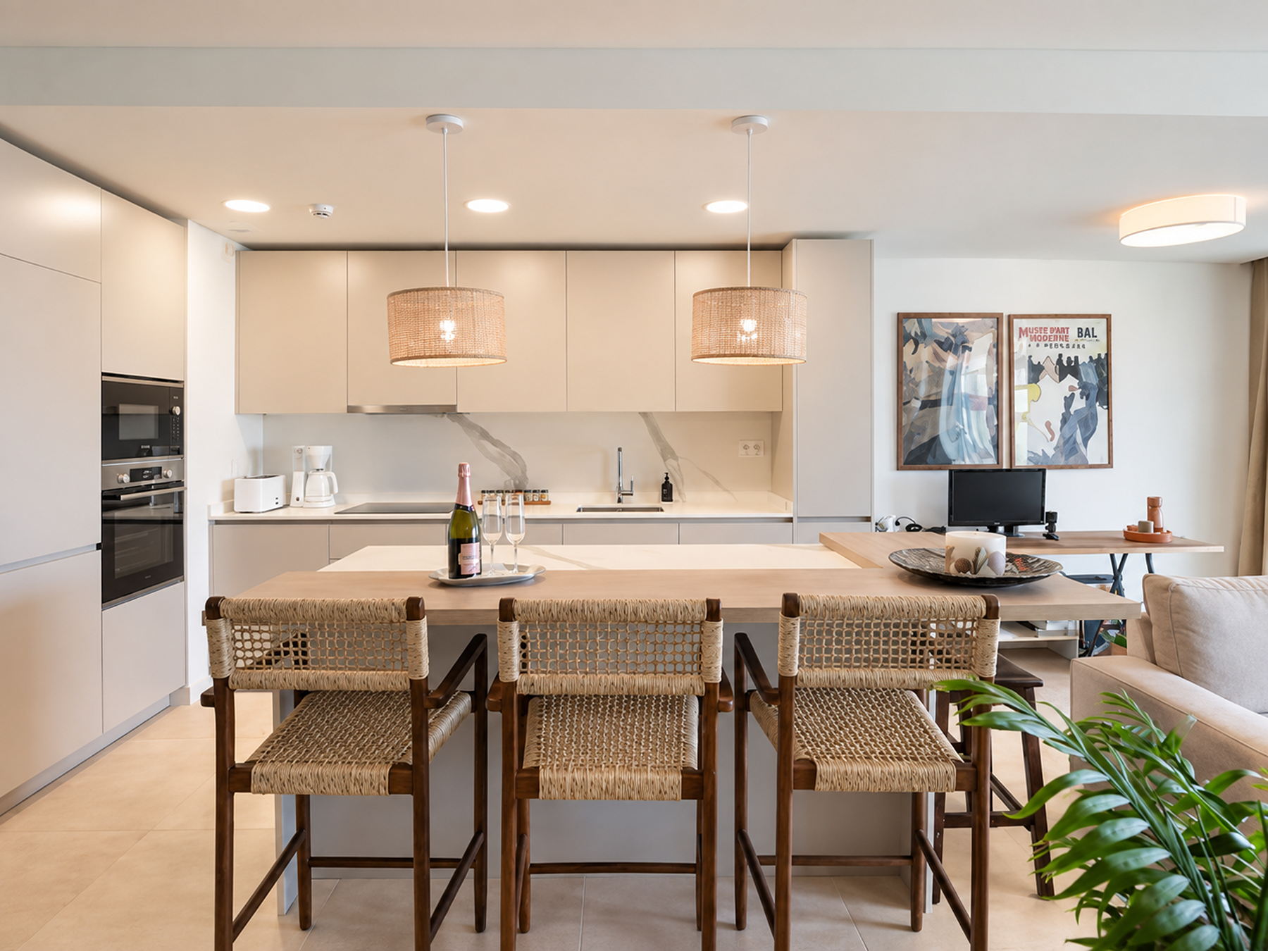  Contemporary ground-floor apartment with generous garden and sea views - 物件實景
