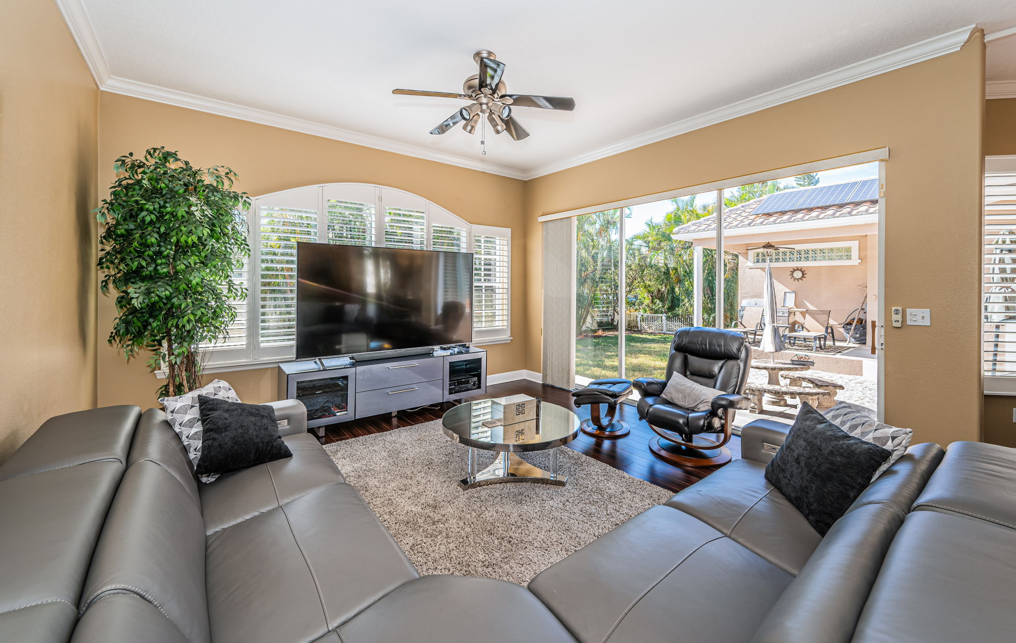 Gulfport, Florida, 33707, United States, 5 Bedrooms Bedrooms, ,4 BathroomsBathrooms,Residential,For Sale,1977633