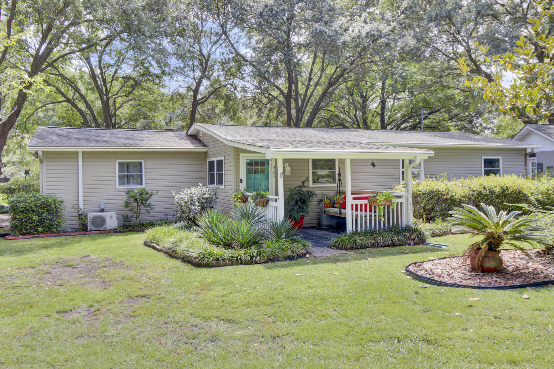 Charleston, South Carolina, 29407, United States, 4 Bedrooms Bedrooms, ,2 BathroomsBathrooms,Residential,For Sale,1950272