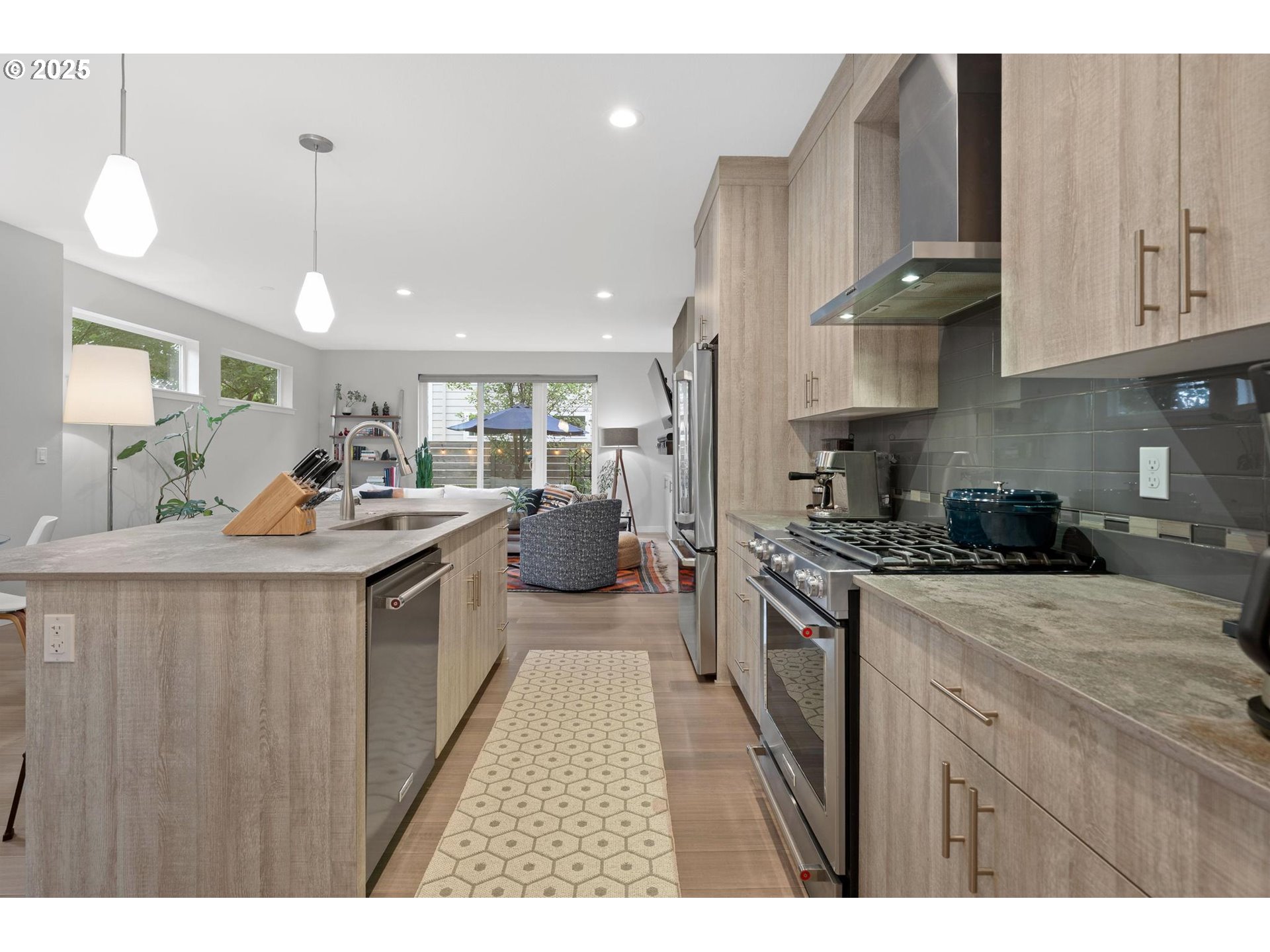 Portland, Oregon, 97211, United States, 3 Bedrooms Bedrooms, ,2 BathroomsBathrooms,Residential,For Sale,1926283