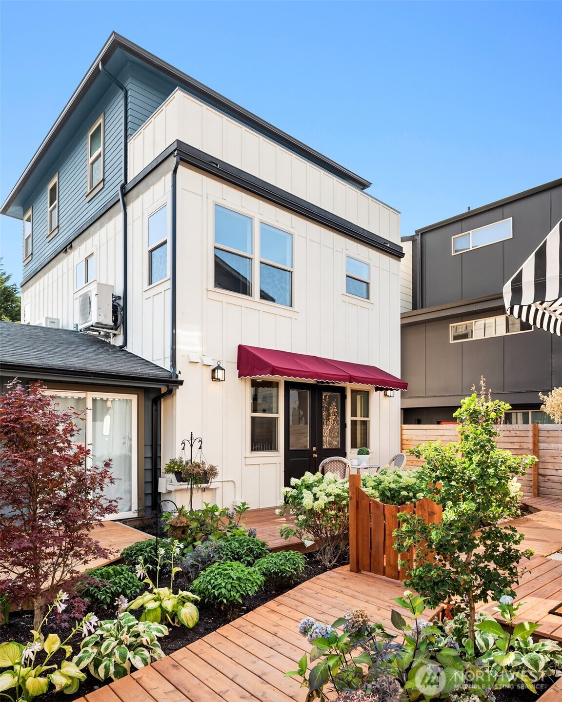 Seattle, Washington, 98106, United States, 4 Bedrooms Bedrooms, ,3 BathroomsBathrooms,Residential,For Sale,1902833