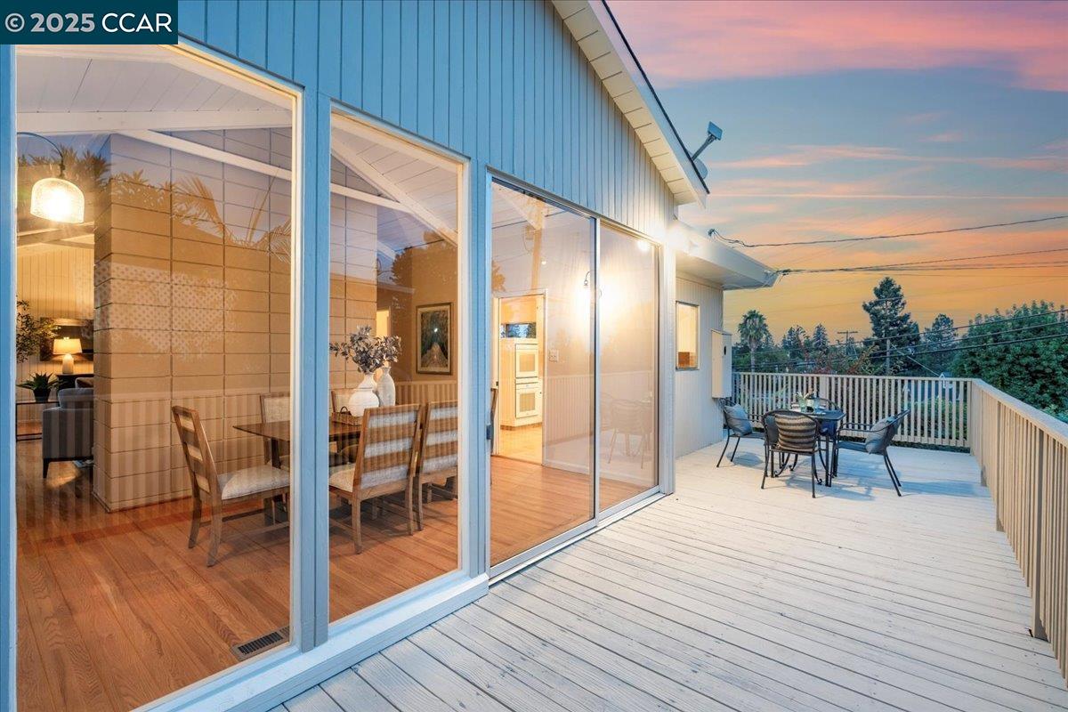 Redwood City, California, 94062, United States, 4 Bedrooms Bedrooms, ,3 BathroomsBathrooms,Residential,For Sale,1989163