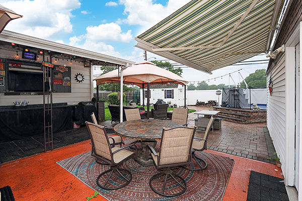 Massapequa, New York, 11758, United States, 3 Bedrooms Bedrooms, ,2 BathroomsBathrooms,Residential,For Sale,1974193