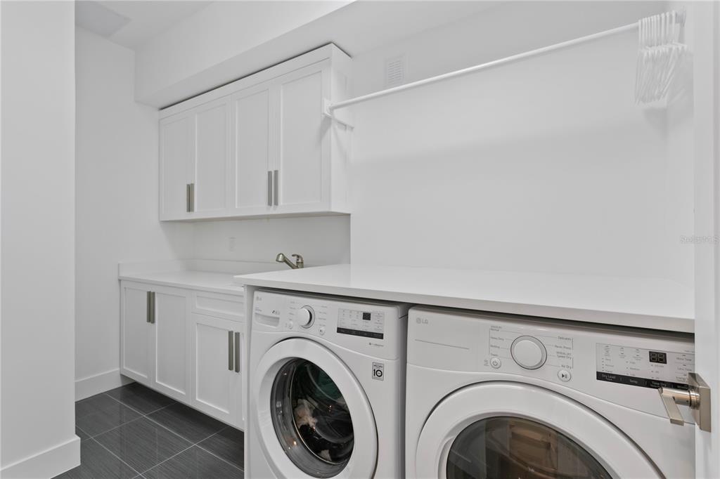 Tampa, Florida, 33606, United States, 4 Bedrooms Bedrooms, ,3 BathroomsBathrooms,Residential,For Sale,1998120