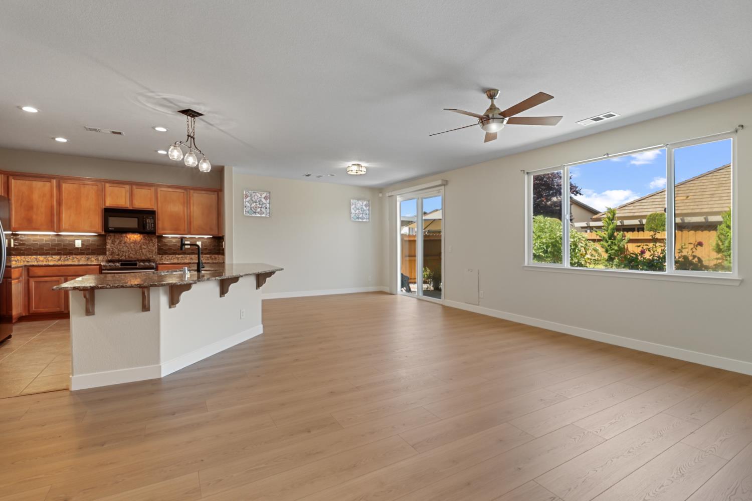 Elk Grove, California, 95757, United States, 3 Bedrooms Bedrooms, ,2 BathroomsBathrooms,Residential,For Sale,1917062