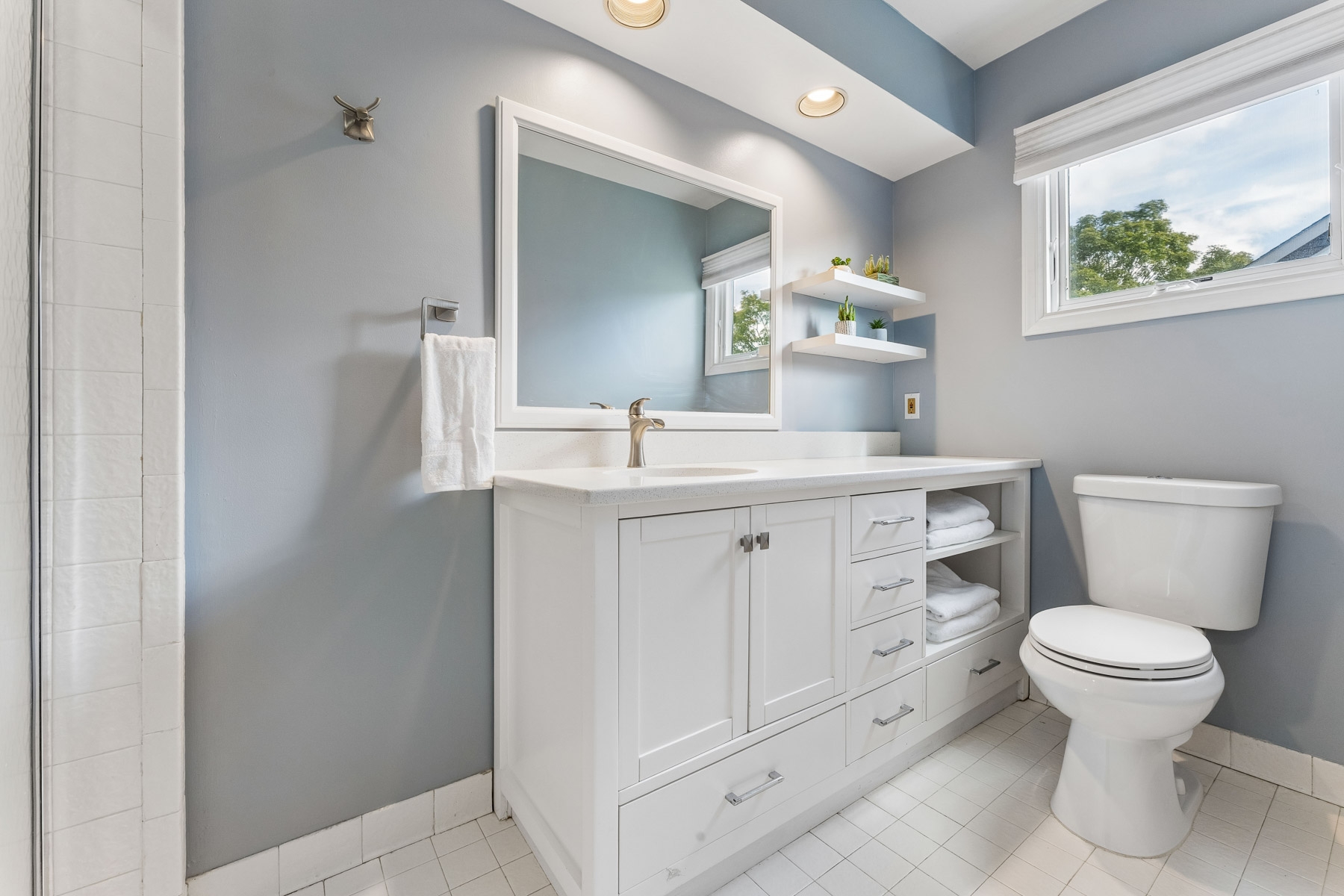  ?Lord Stirling Village? Beautifully Updated Three Bedroom Townhome - 物件實景