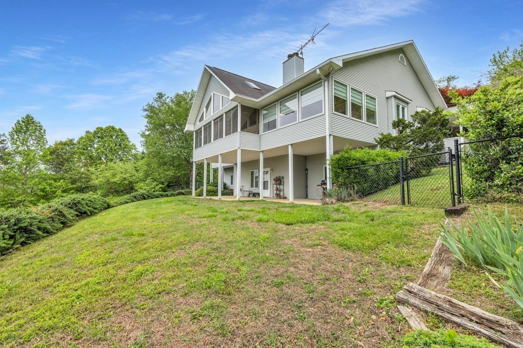 Hayesville, North Carolina, 28904, United States, 3 Bedrooms Bedrooms, ,4 BathroomsBathrooms,Residential,For Sale,1934980