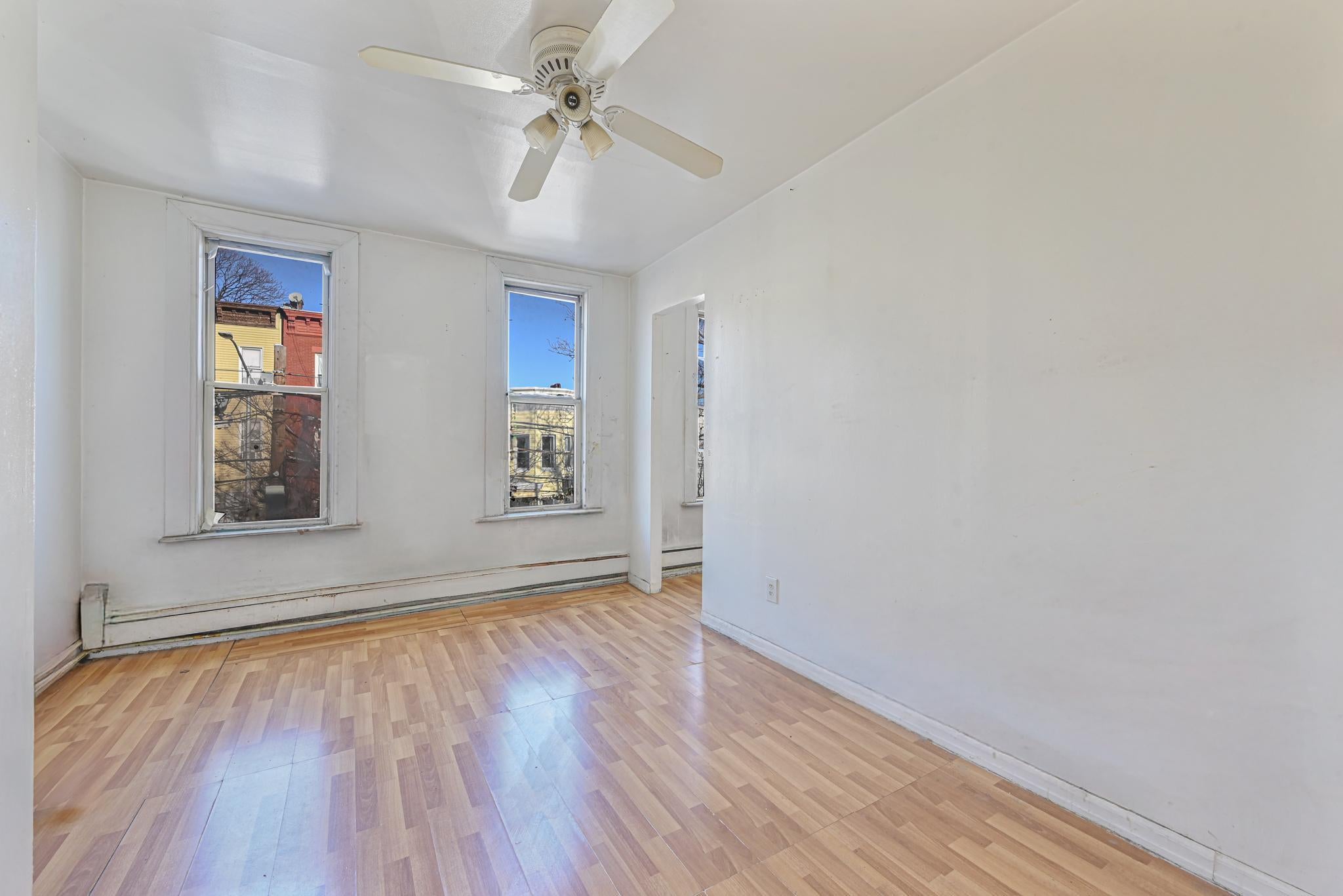 Astoria, New York, 11102, United States, 5 Bedrooms Bedrooms, ,2 BathroomsBathrooms,Residential,For Sale,1895172