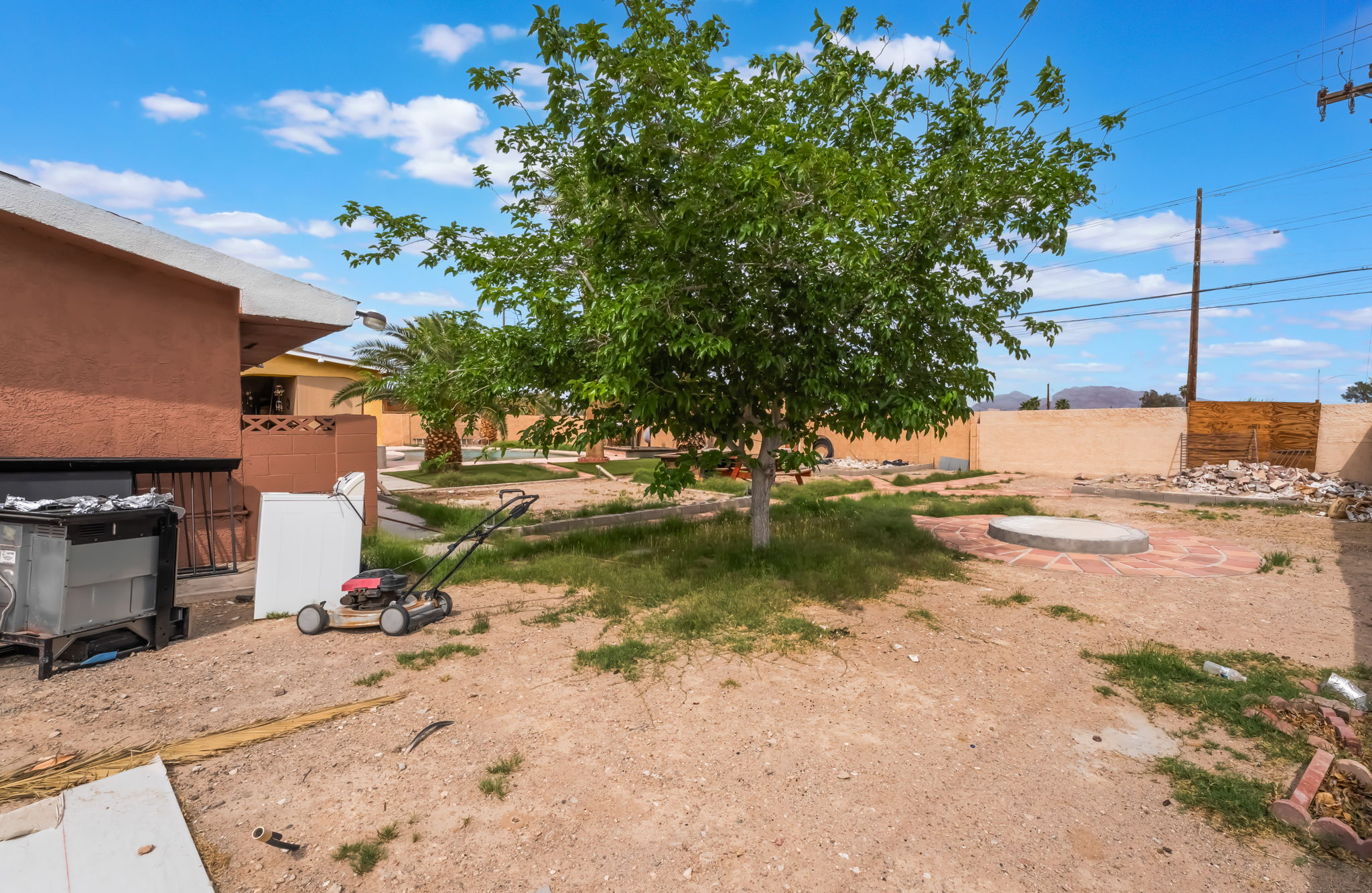 Las Vegas, Nevada, 89104, United States, 4 Bedrooms Bedrooms, ,2 BathroomsBathrooms,Residential,For Sale,1924151