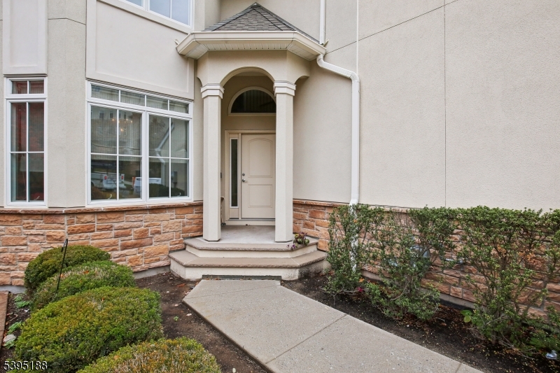 West Orange Twp., New Jersey, 07052, United States, 3 Bedrooms Bedrooms, ,5 BathroomsBathrooms,Residential,For Sale,1990318