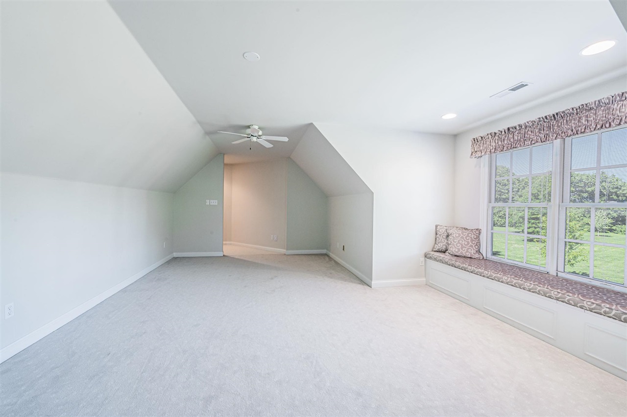 Bowling Green, Kentucky, 42103, United States, 4 Bedrooms Bedrooms, ,4 BathroomsBathrooms,Residential,For Sale,1868382