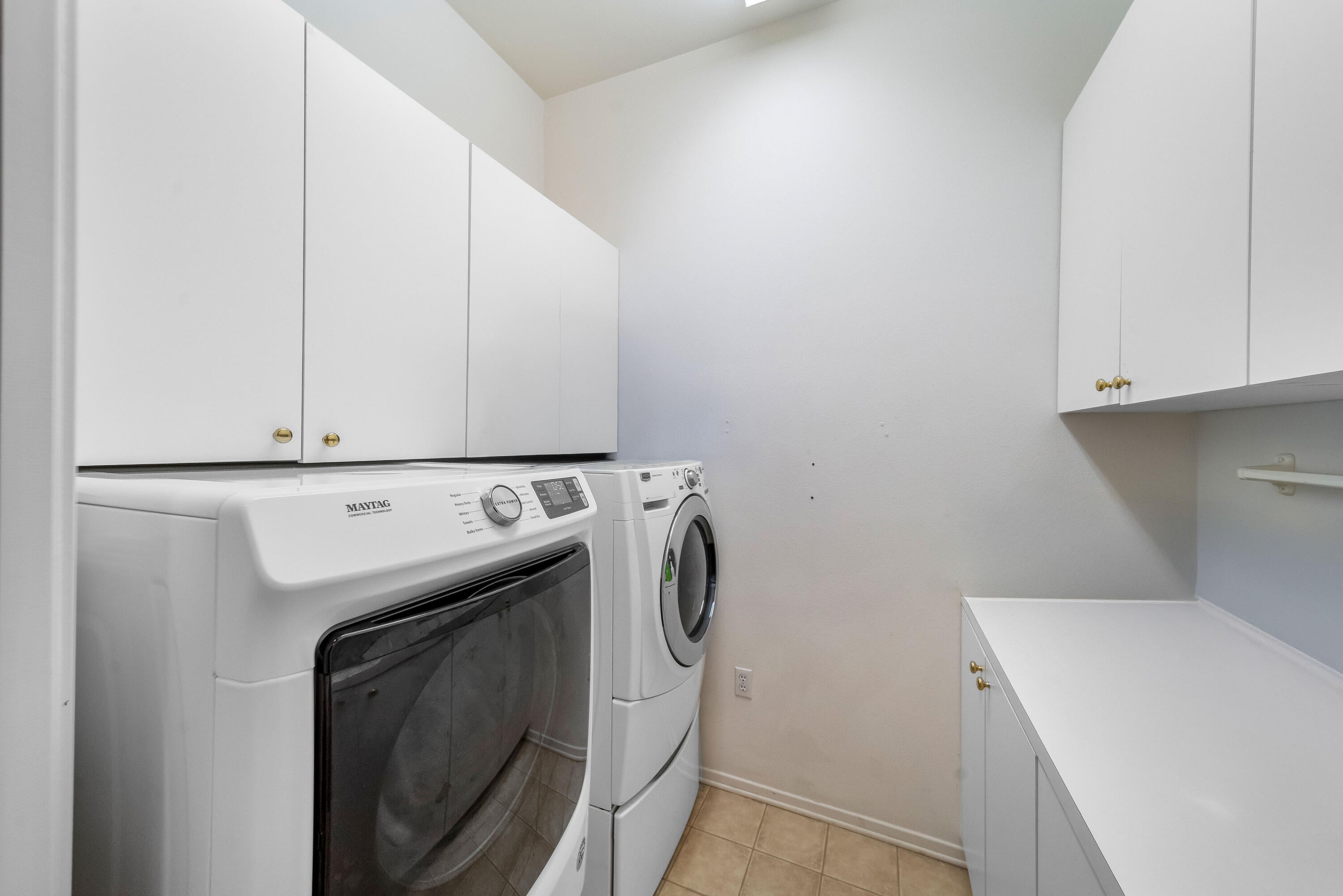 Palm Desert, California, 92211, United States, 3 Bedrooms Bedrooms, ,2 BathroomsBathrooms,Residential,For Sale,2009127