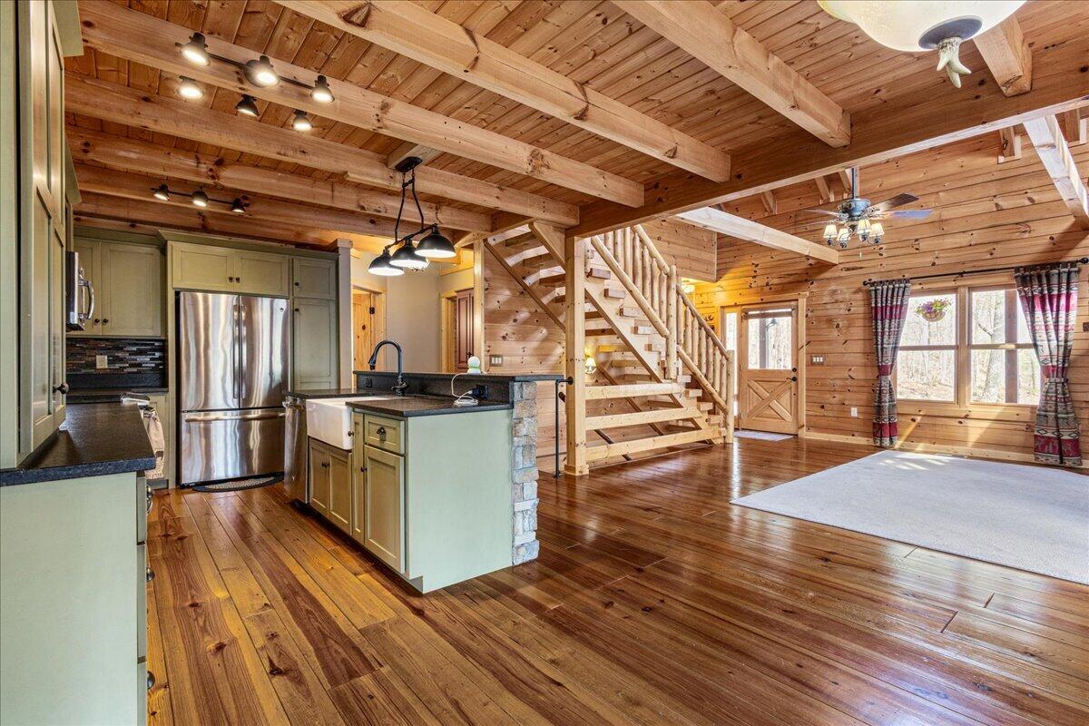 Tellico Plains, Tennessee, 37385, United States, 3 Bedrooms Bedrooms, ,3 BathroomsBathrooms,Residential,For Sale,2034978