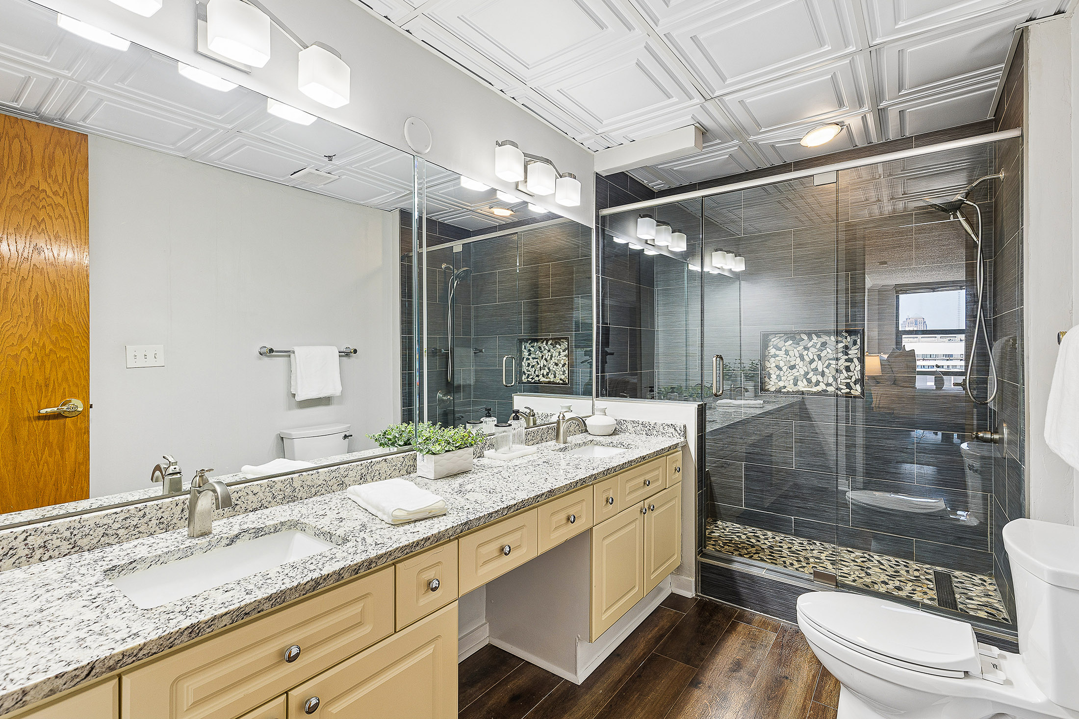  Top Floor Living, Sweeping City Views and Midtown at Your Doorstep - 物件實景
