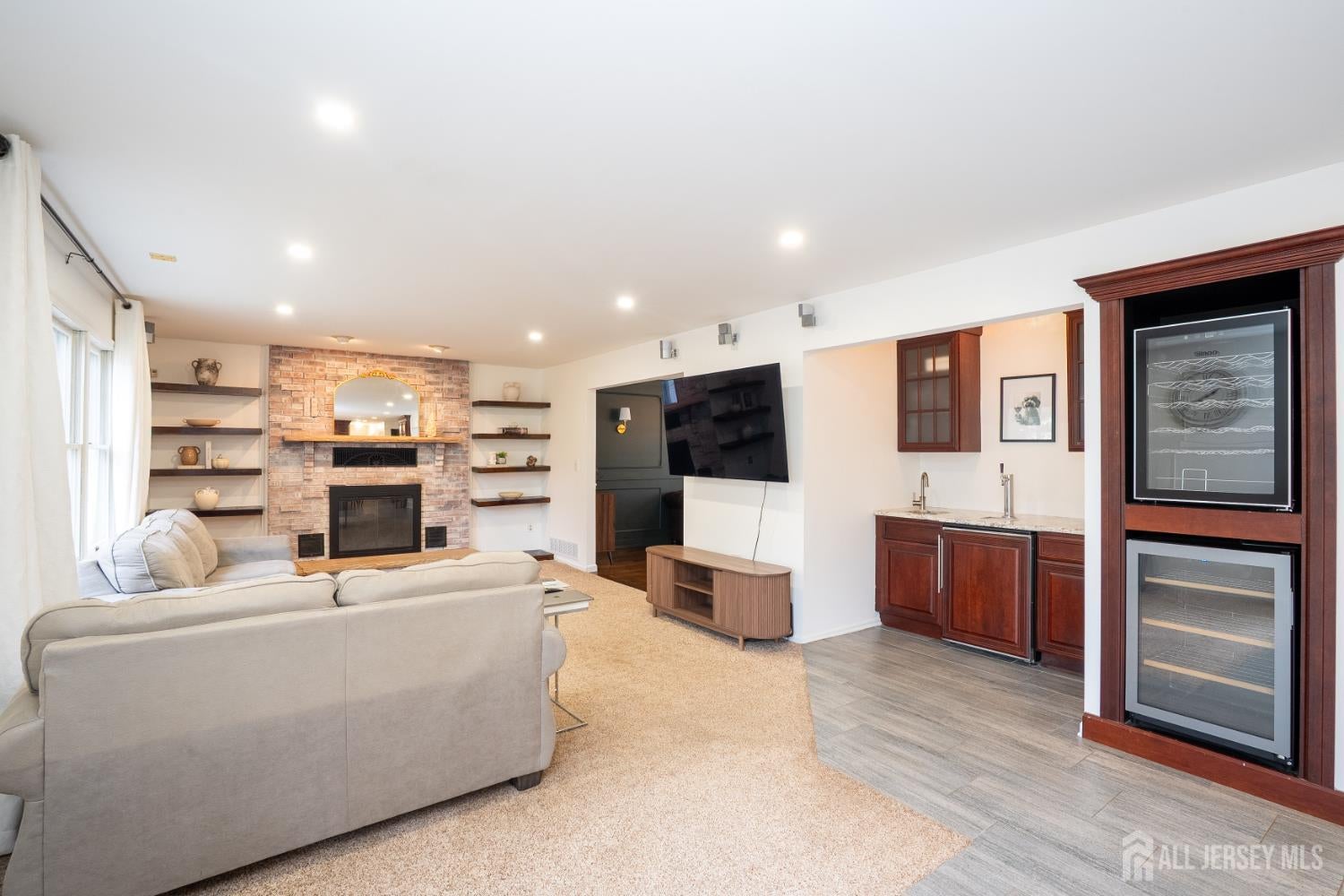 North Brunswick, New Jersey, 08902, United States, 5 Bedrooms Bedrooms, ,3 BathroomsBathrooms,Residential,For Sale,2002843