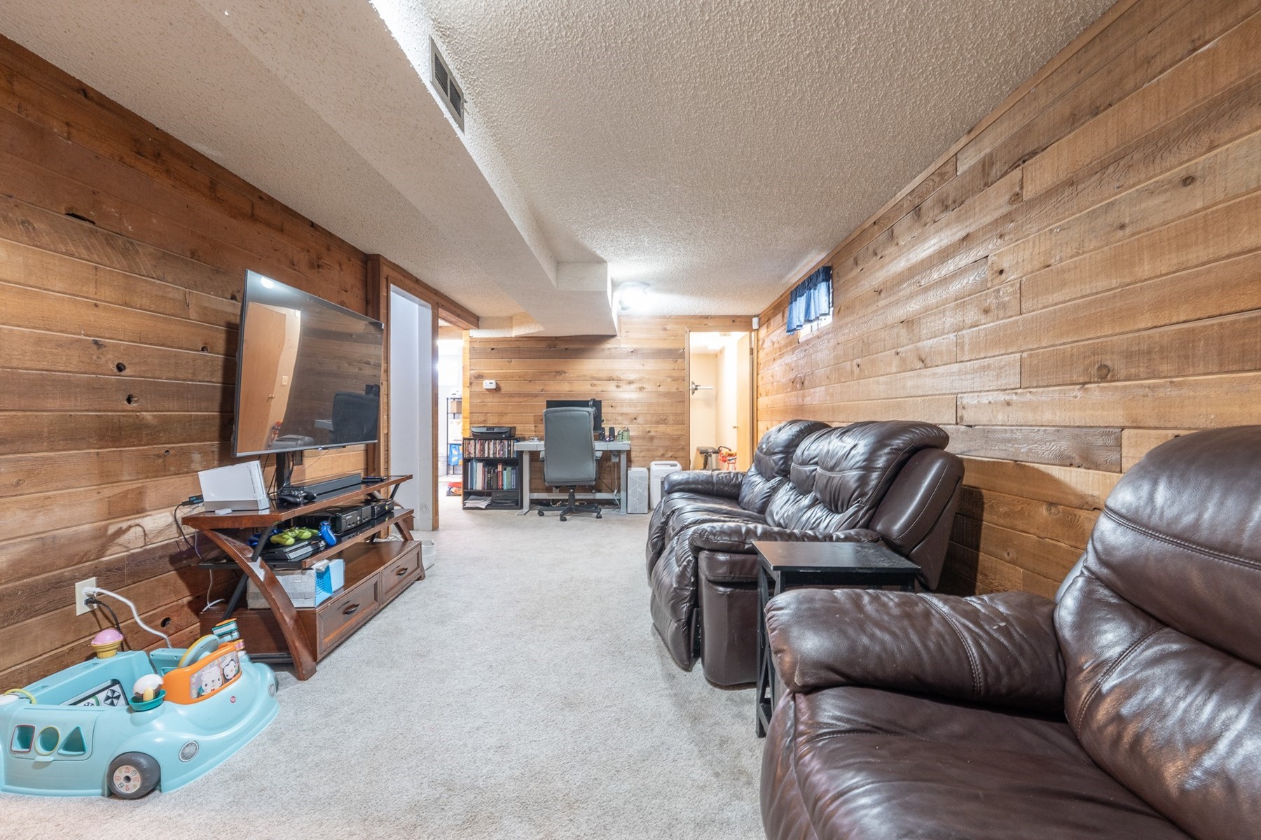  701 E Bismark Ave - 物件實景