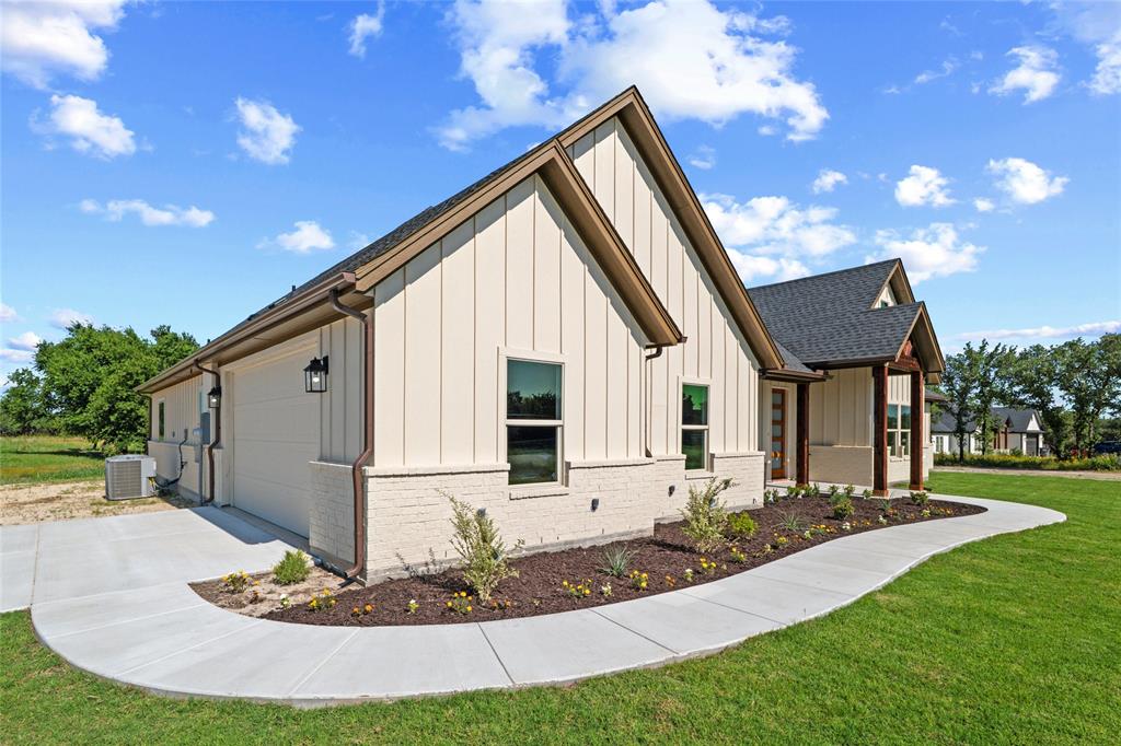 Weatherford, Texas, 76085, United States, 4 Bedrooms Bedrooms, ,3 BathroomsBathrooms,Residential,For Sale,1976315