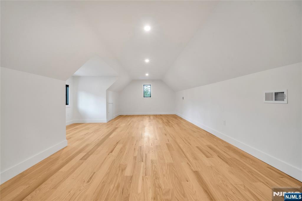 Northvale, New Jersey, 07647, United States, 6 Bedrooms Bedrooms, ,6 BathroomsBathrooms,Residential,For Sale,2003296