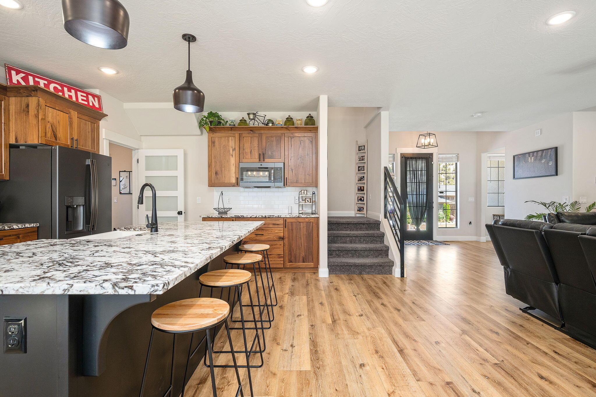 Cedar City, Utah, 84720, United States, 5 Bedrooms Bedrooms, ,4 BathroomsBathrooms,Residential,For Sale,1976034