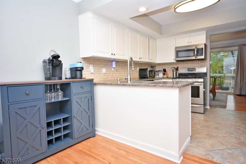 Bedminster Twp., New Jersey, 07921, United States, 3 Bedrooms Bedrooms, ,4 BathroomsBathrooms,Residential,For Sale,1989637