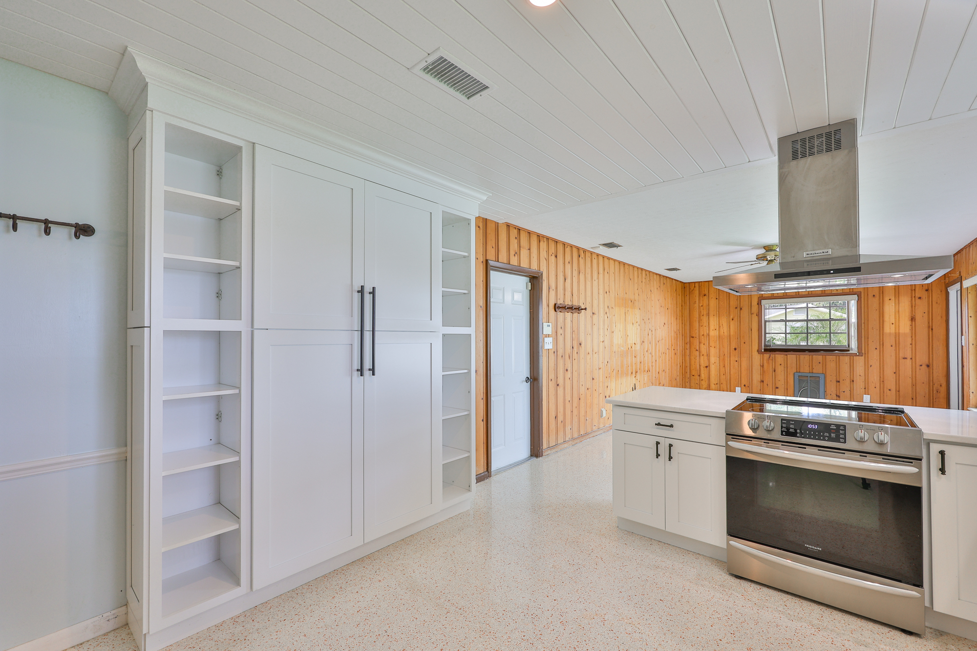 Dover, Florida, 33527, United States, 3 Bedrooms Bedrooms, ,2 BathroomsBathrooms,Residential,For Sale,1983531