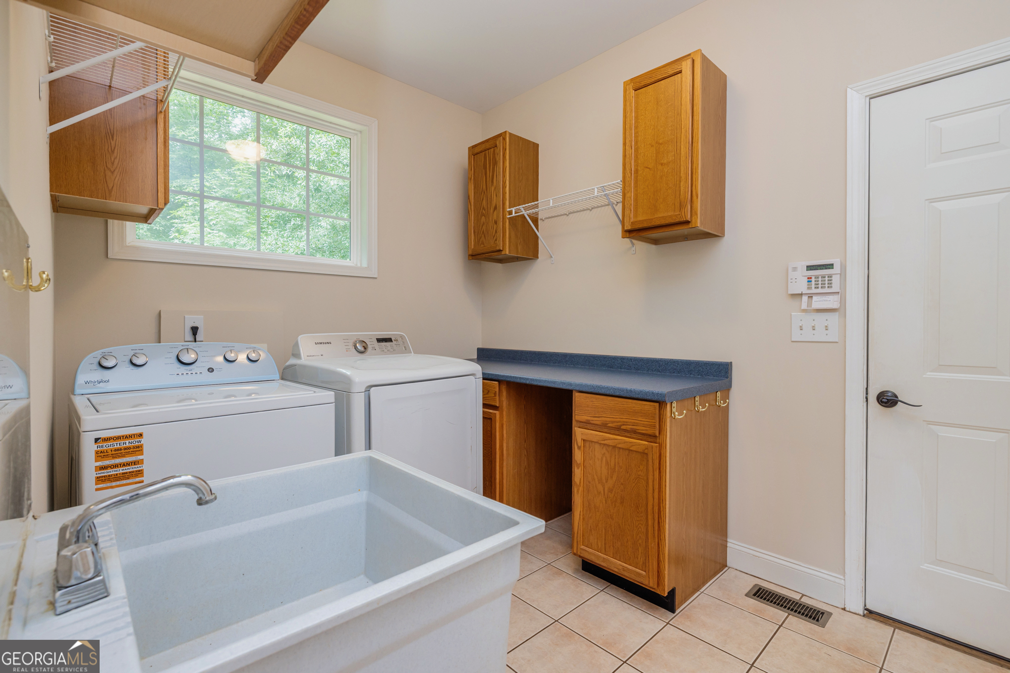 Newnan, Georgia, 30263, United States, 4 Bedrooms Bedrooms, ,5 BathroomsBathrooms,Residential,For Sale,1932602