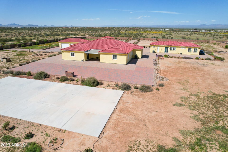 Witmann, Arizona, 85361, United States, 6 Bedrooms Bedrooms, ,3 BathroomsBathrooms,Residential,For Sale,1977429