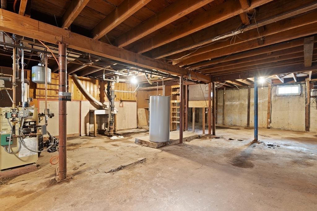 Stoughton, Massachusetts, 02072, United States, 5 Bedrooms Bedrooms, ,2 BathroomsBathrooms,Residential,For Sale,1989106