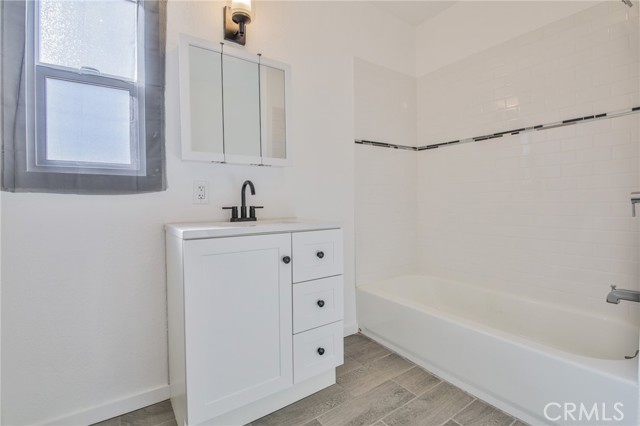 Los Angeles, California, 90047, United States, 5 Bedrooms Bedrooms, ,Residential,For Sale,2009243