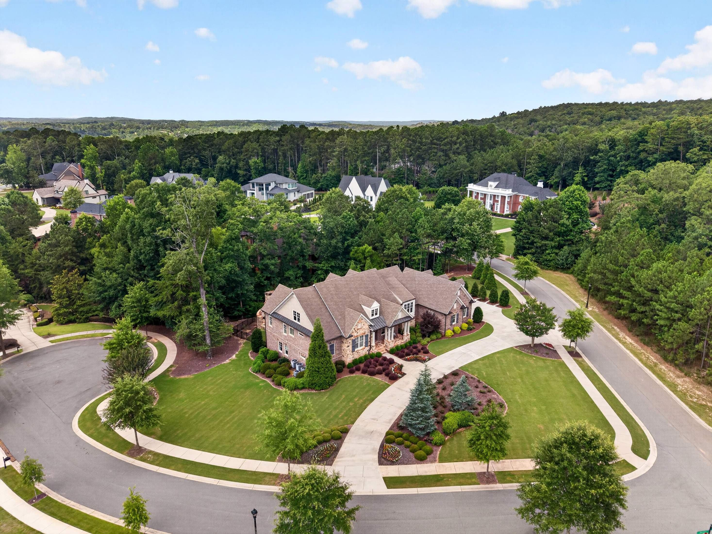  Experience Refined Estate Living in this Exceptional All-Brick and Stone Ranch - 物件實景