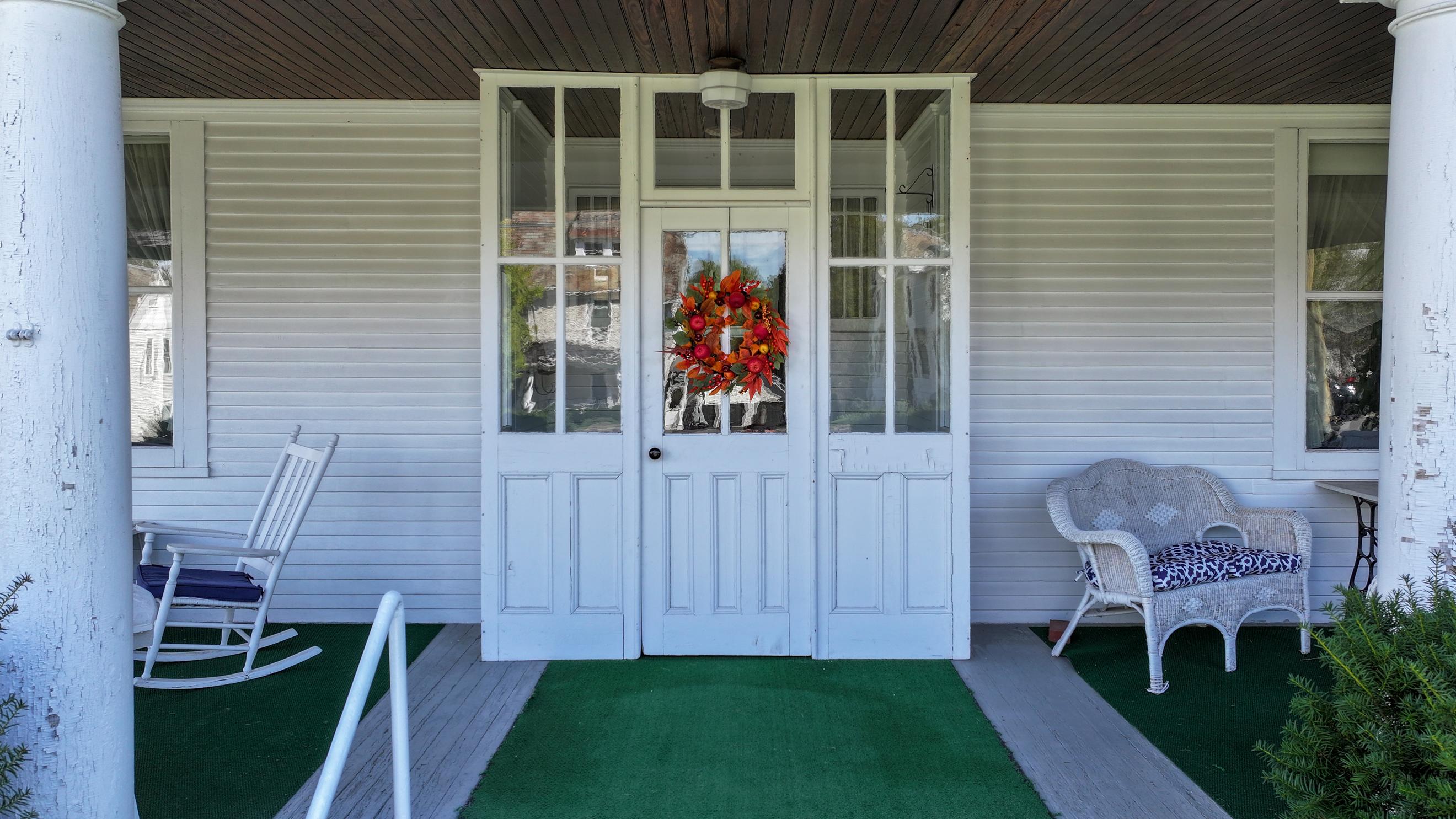  92 Champlain Avenue, Ticonderoga, NY, 12883 - 物件實景