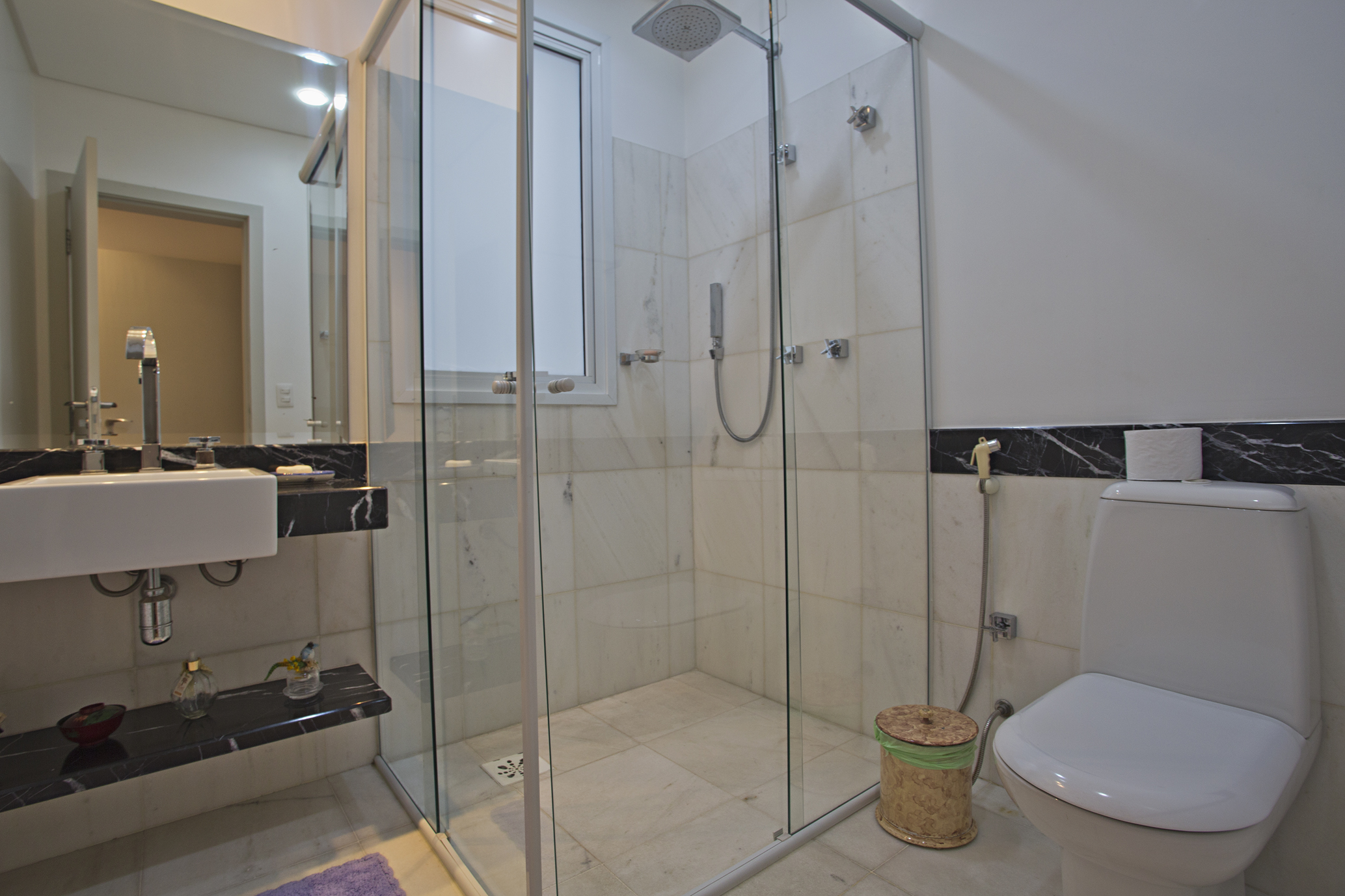  Home in a gated community surrounded by greenery - 物件實景