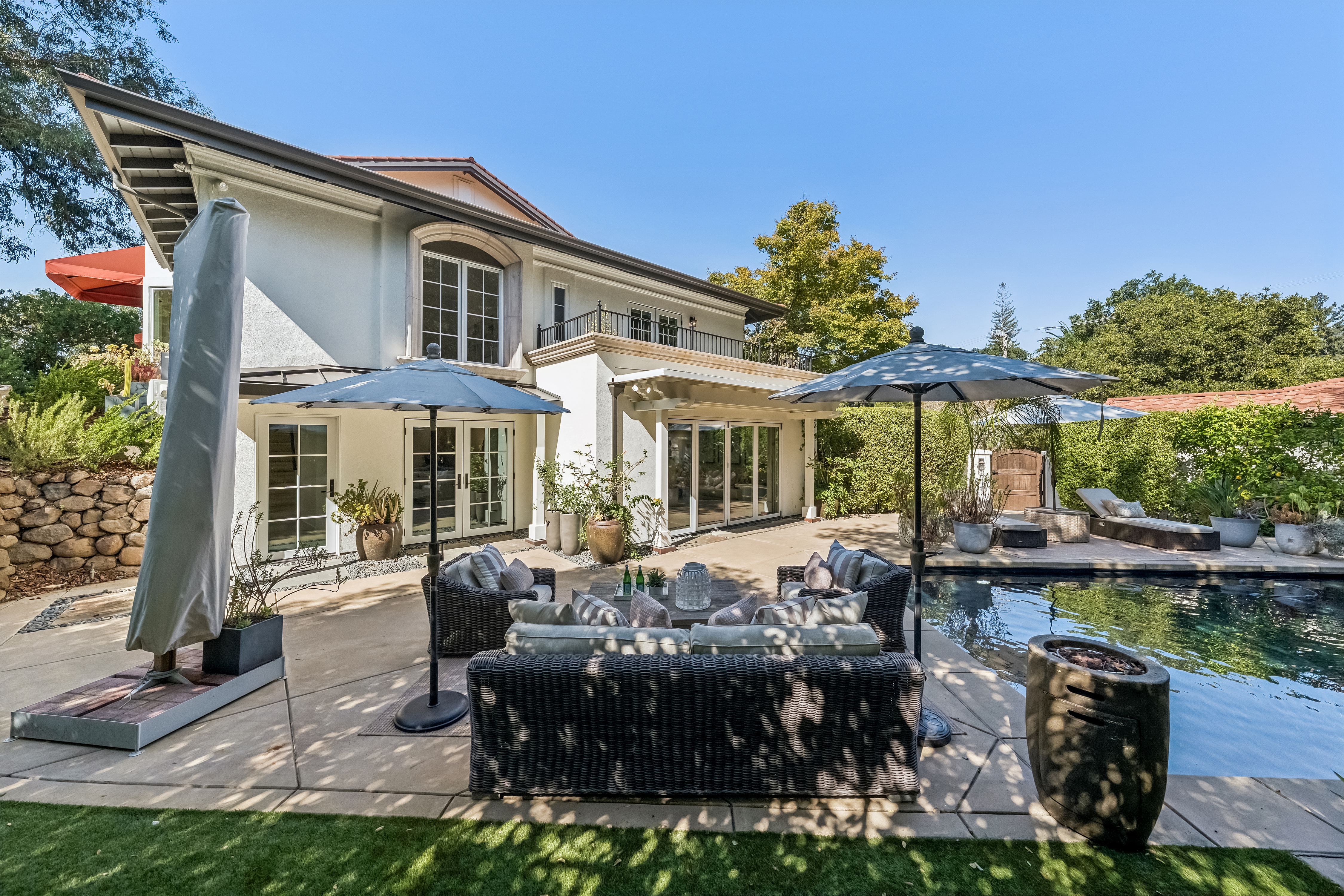  Expansive Mediterranean-Style Villa - 物件實景