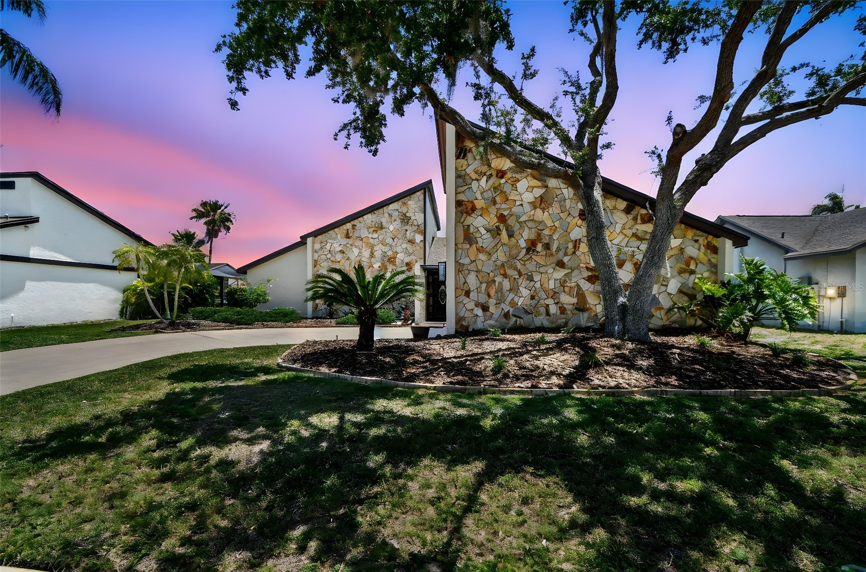 Tampa, Florida, 33615, United States, 3 Bedrooms Bedrooms, ,2 BathroomsBathrooms,Residential,For Sale,1915147