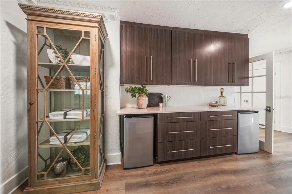 St Petersburg, Florida, 33707, United States, 5 Bedrooms Bedrooms, ,9 BathroomsBathrooms,Residential,For Sale,2000985