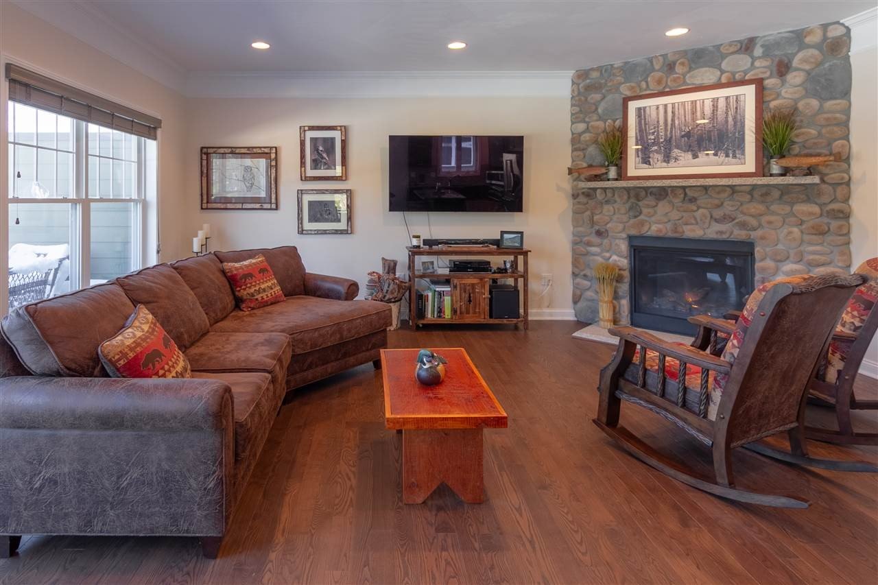 Lincoln, New Hampshire, 03251, United States, 5 Bedrooms Bedrooms, ,5 BathroomsBathrooms,Residential,For Sale,1978136