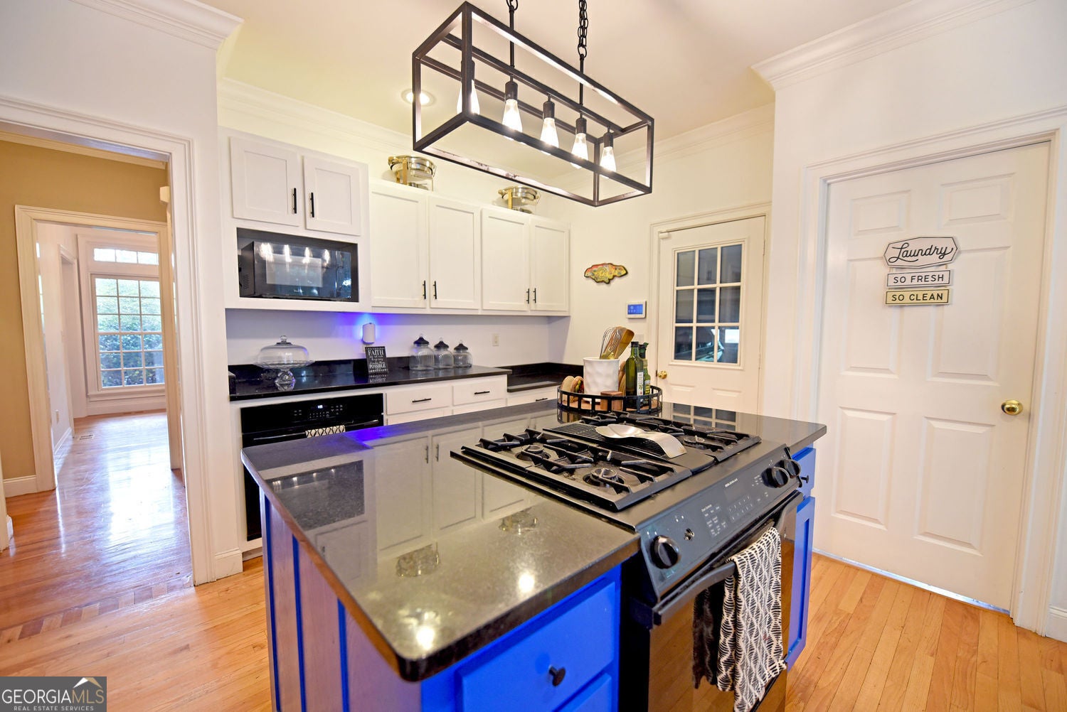Toccoa, Georgia, 30577, United States, 6 Bedrooms Bedrooms, ,5 BathroomsBathrooms,Residential,For Sale,1899931