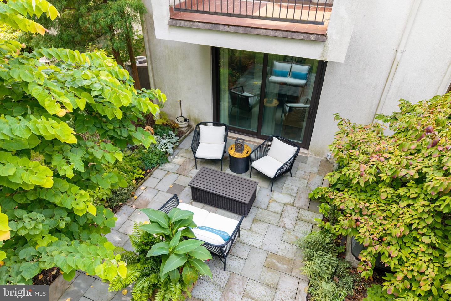 DEVON, Pennsylvania, 19333, United States, 2 Bedrooms Bedrooms, ,3 BathroomsBathrooms,Residential,For Sale,1980248