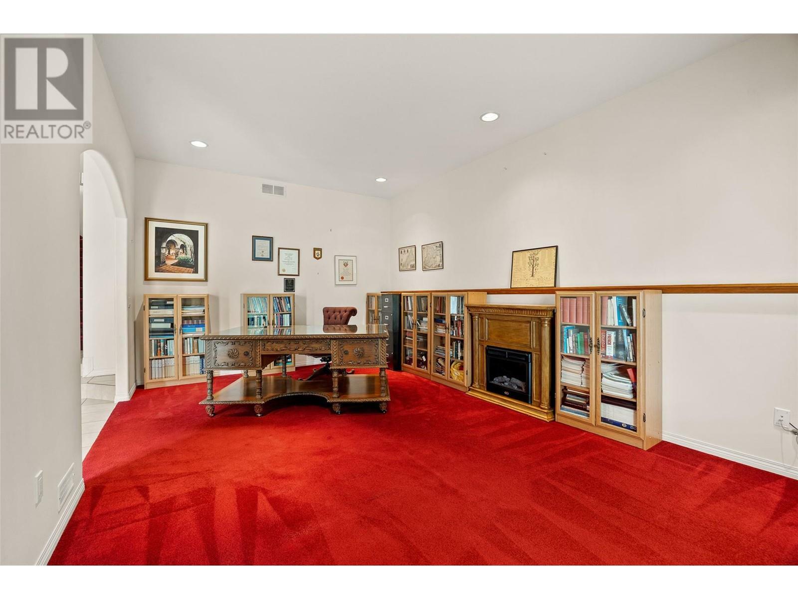 KELOWNA, British Columbia, V1V 1X3, CA, 4 Bedrooms Bedrooms, ,3 BathroomsBathrooms,Residential,For Sale,1876353