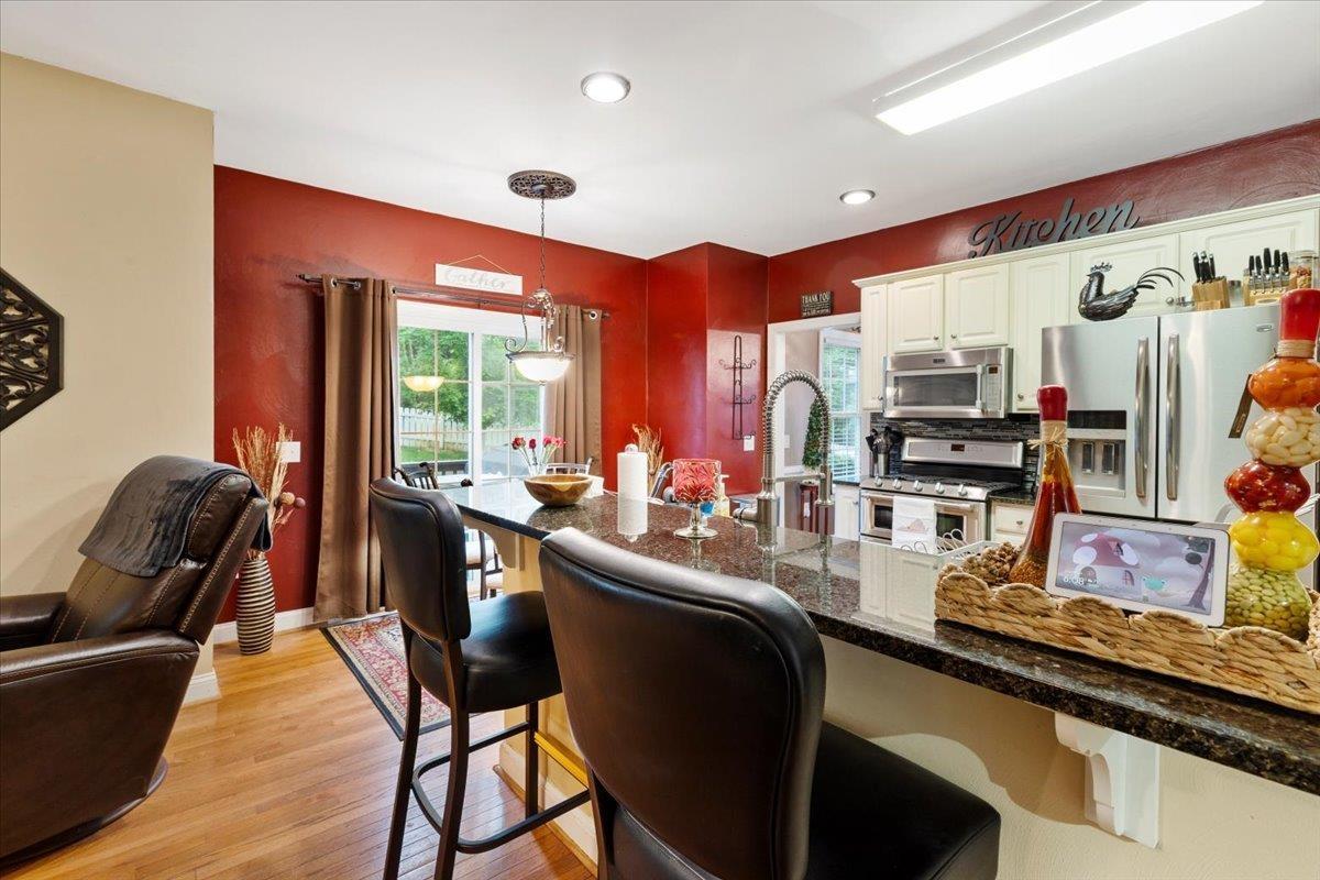 Blacksburg, Virginia, 24060, United States, 5 Bedrooms Bedrooms, ,4 BathroomsBathrooms,Residential,For Sale,1828215