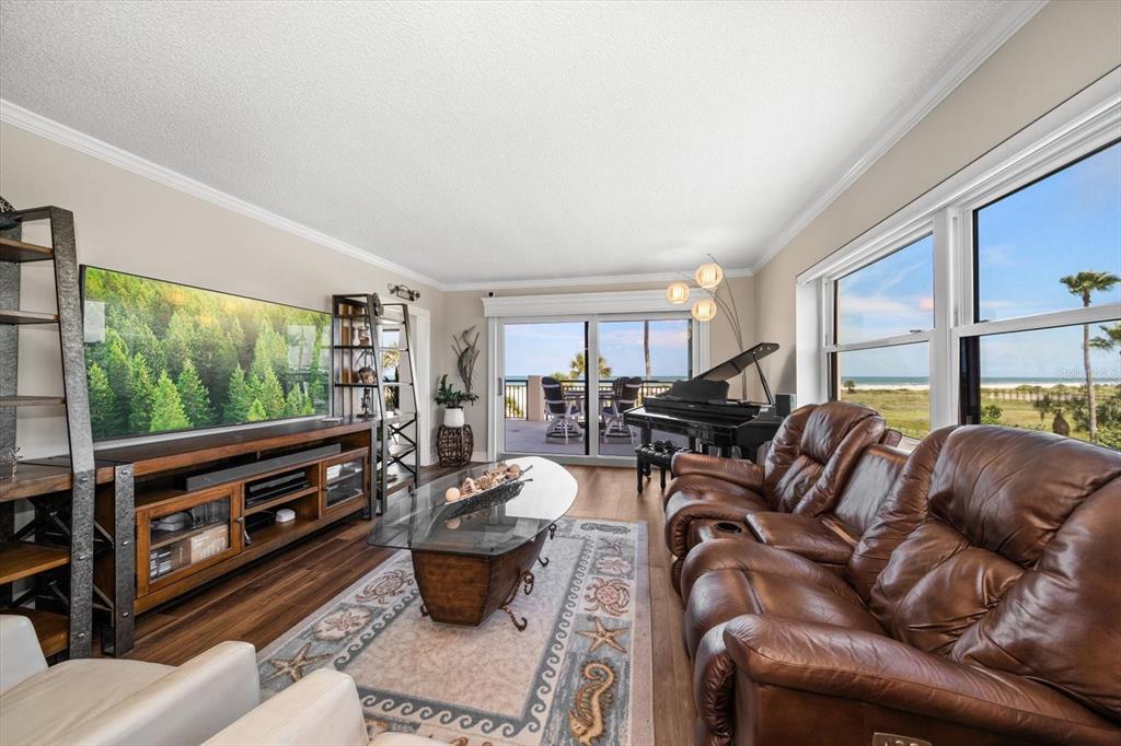 Clearwater Beach, Florida, 33767, United States, 2 Bedrooms Bedrooms, ,2 BathroomsBathrooms,Residential,For Sale,1912090