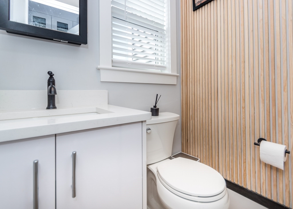 Waltham, Massachusetts, 02453, United States, 3 Bedrooms Bedrooms, ,4 BathroomsBathrooms,Residential,For Sale,1786216