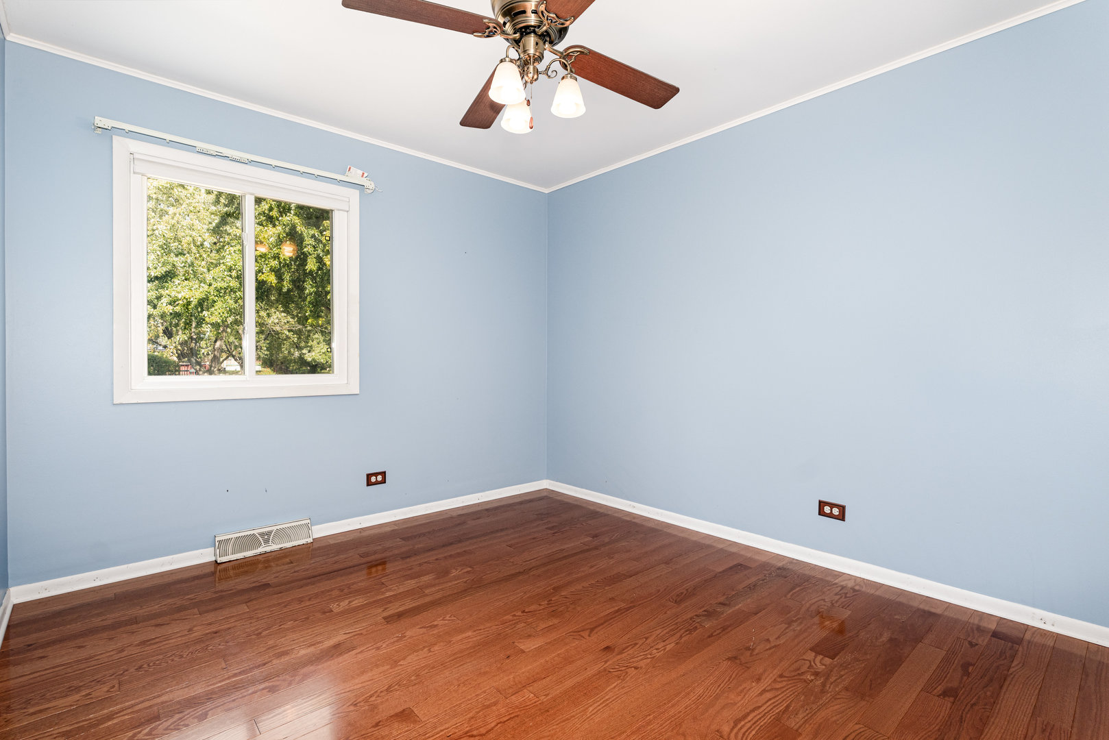 Hoffman Estates, Illinois, 60192, United States, 4 Bedrooms Bedrooms, ,3 BathroomsBathrooms,Residential,For Sale,1961387