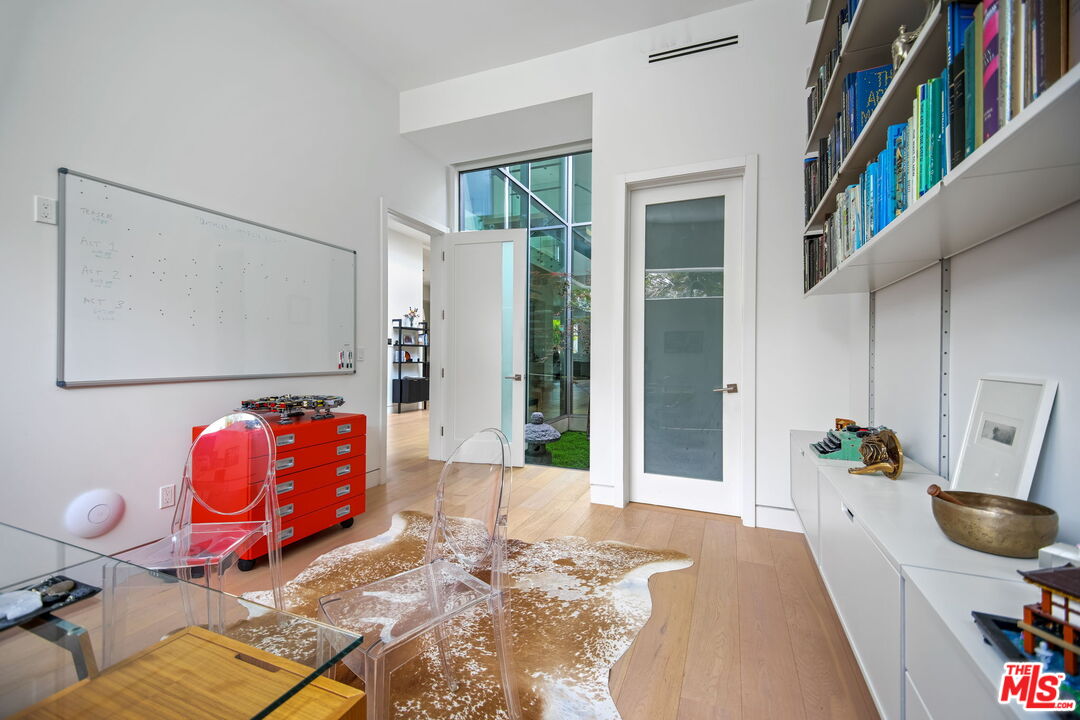 Los Angeles, California, 90046, United States, 5 Bedrooms Bedrooms, ,2 BathroomsBathrooms,Residential,For Sale,1829471