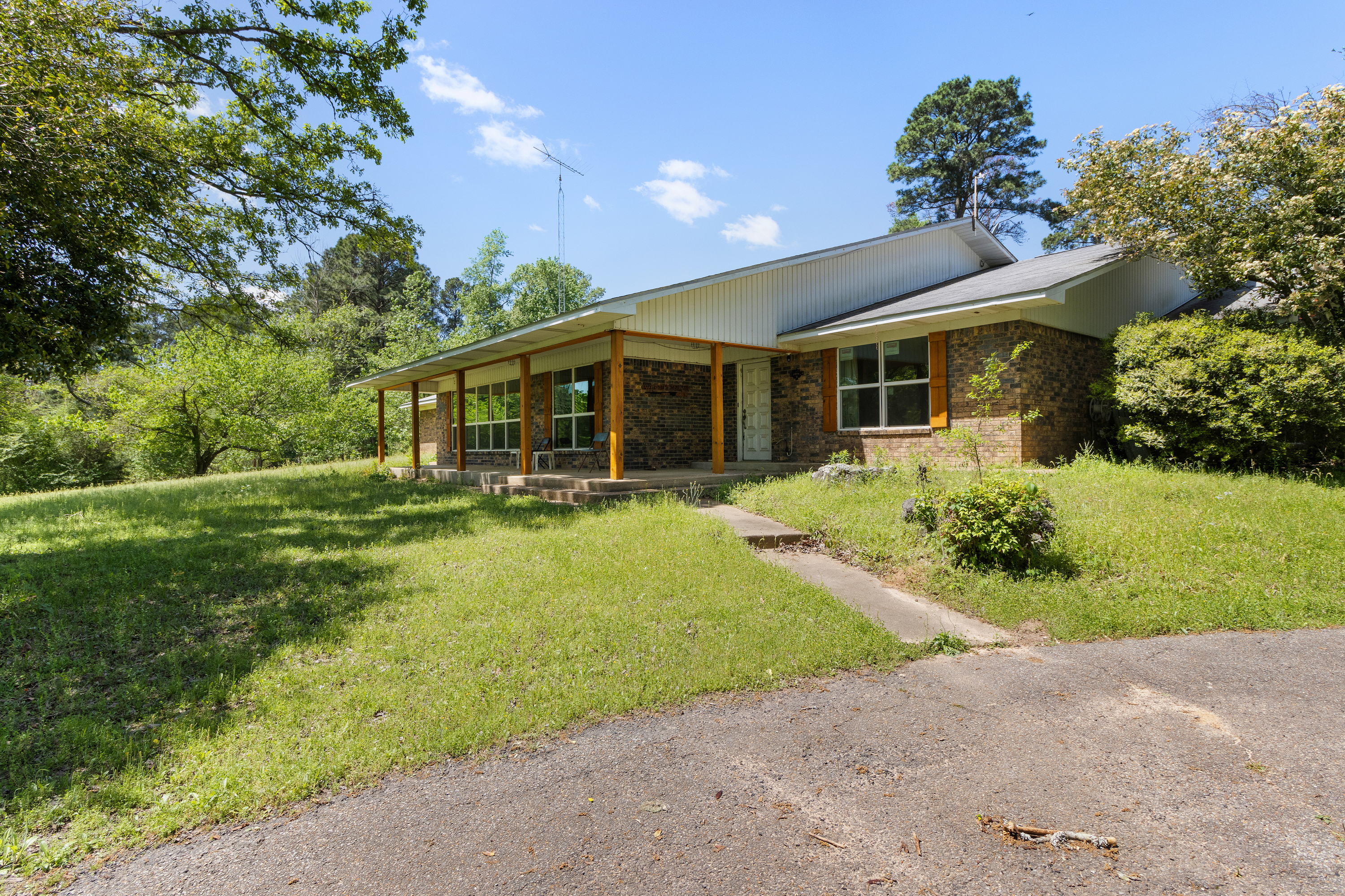 Henderson, Texas, 75652, United States, 6 Bedrooms Bedrooms, ,5 BathroomsBathrooms,Residential,For Sale,1920809